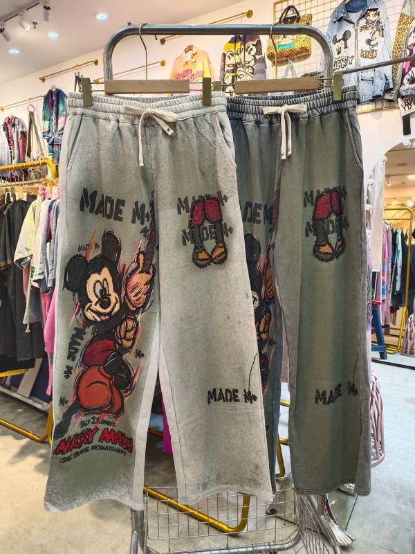 M+ CELANA BAGGY MICKEY MOUSE MADE 2WRN